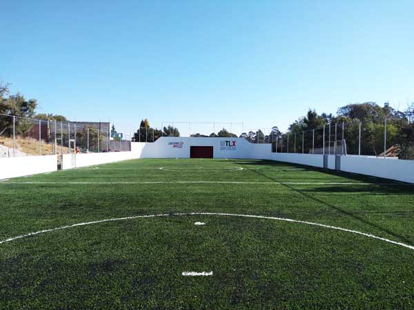 Cancha de futbol rapido con pasto sintetico