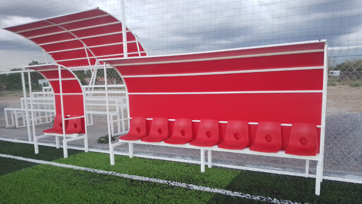 Complementamos tus Canchas Deportivas con Nuestras Gradas y Bancas Profesionales para Canchas de Fútbol.