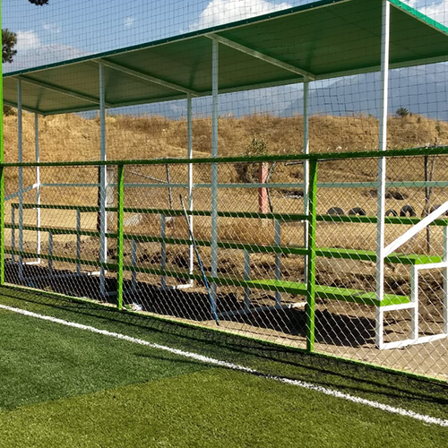 Gradas techadas para canchas de fútbol 11, diseño resistente y duradero