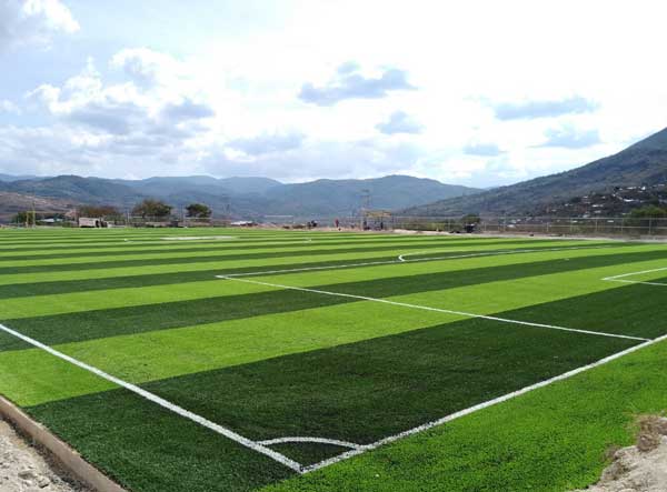 cancha de futbol soccer con pasto sintetico