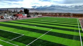 cancha de futbol con pasto sintetico