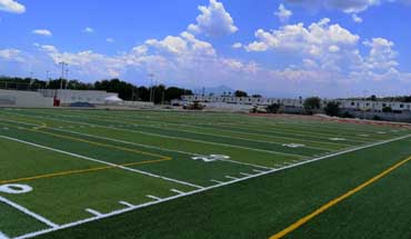 Pasto sintético e instalación profesional para canchas deportivas en México